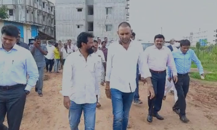  Former Minister Kodali Nani Inspected The Construction Works Of Tidco Flats In G-TeluguStop.com