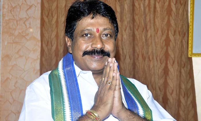  Tdp Brothers Are Fighting In Adoni , Tdp Brothers , Fighting In Adoni ,adoni ,-TeluguStop.com