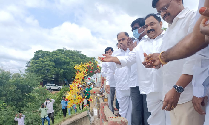 Minister Puvwada Released Water From Paleru Reservoir Details, Minister Puvvada-TeluguStop.com