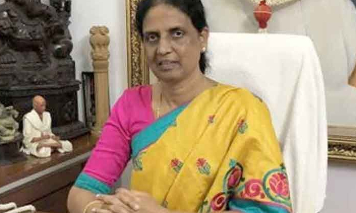  Another Riot In The Pink Army , Minister Sabitha Indra Reddy, Mayor Parijata Nar-TeluguStop.com