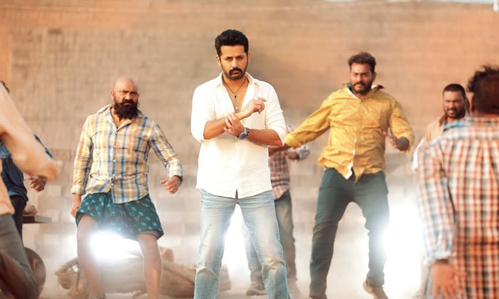  Nithiin, Sreshth Movies’ Macherla Niyojakavargam Oora Mass Trailer Released-TeluguStop.com