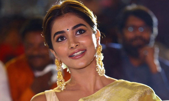  Pooja Hegde Demands For Mahesh Babu Trivikram Movie Details, Actress Pooja Hegde-TeluguStop.com