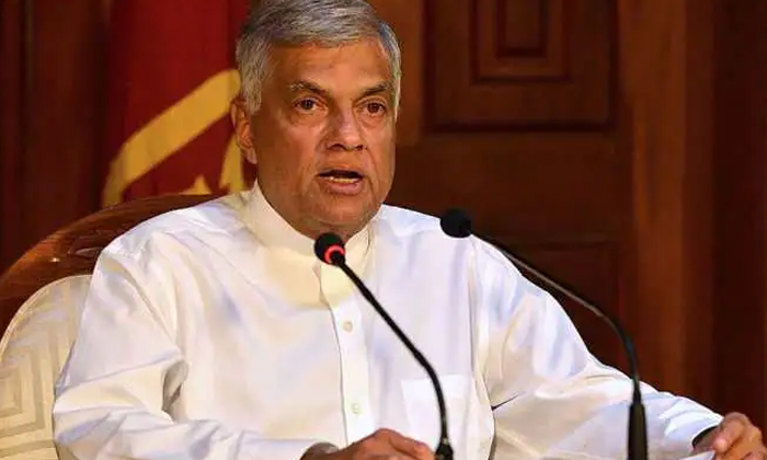  Protesters Leaving Colombo , Prime Minister Wickremesinghe, President Gotabaya-TeluguStop.com