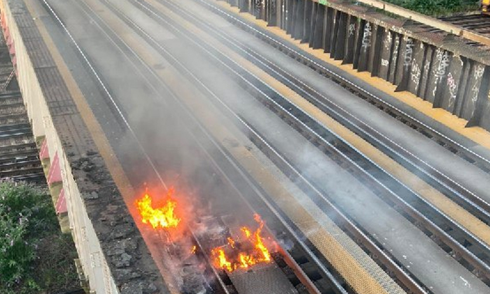 Railway Tracks Are Burning Due To Summer Heat Look , Summer, Uk, 34 Degrees, Wan Railway Tracks Are Burning Due To Summer Heat Look , Summer, Uk, 34 Degrees, Wan-TeluguStop.com