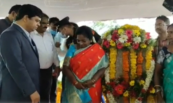  Telangana State Governor Tamilsai Soundara Rajan Came And Inspected The Death Ce-TeluguStop.com