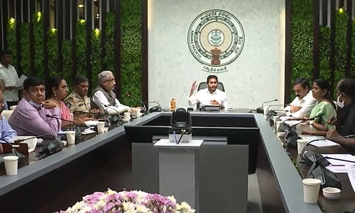  The Collectors Briefed The Chief Minister About The Latest Situation In The Heav-TeluguStop.com