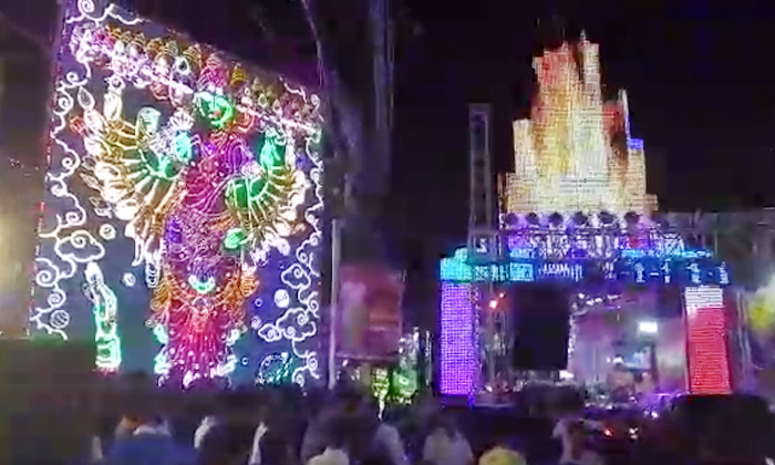  The Streets Of Secunderabad Are Lit Up With Electric Lights In Celebration Of Th-TeluguStop.com