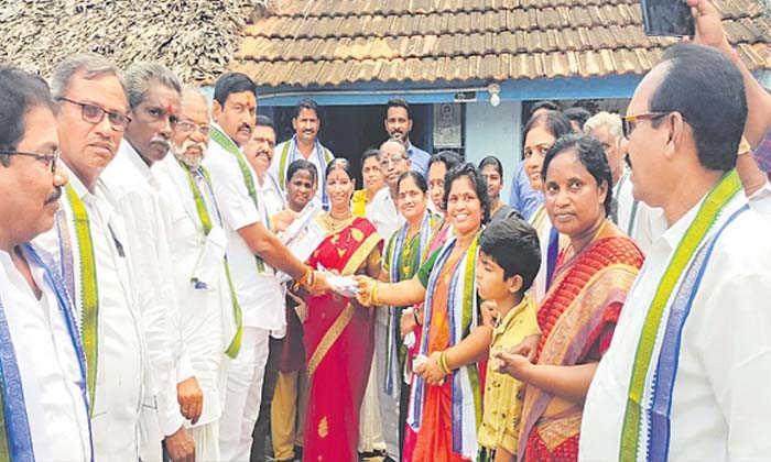  Cm Jagan Review Meeting On Gadapa Gadapaki Mana Prabhutvam , Andhra Pradesh, Cm-TeluguStop.com