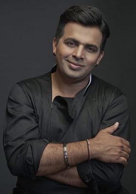  Amit Tandon Pens Script For Comedy Drama Ott Series-TeluguStop.com