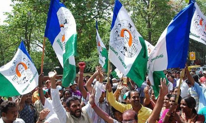  Jagan At The Activists Ap Cm Jagan, Ysrcp, Ap Government To Tdp, Ap , Ysrcp Lead-TeluguStop.com