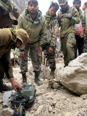  Army Carries Out Rescue Ops For Amarnath Yatris At Baltal-TeluguStop.com