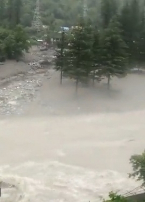  At Least 4 Washed Away In Himachal Cloudburst-TeluguStop.com