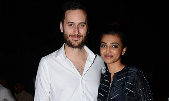 Radhika Apte About Her Wedding Photos Benedict Taylor, Radhika Apte, Husband Ben Radhika Apte About Her Wedding Photos Benedict Taylor, Radhika Apte, Husband Ben-TeluguStop.com