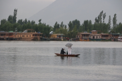  Cloudy Weather, Rain And Thundershowers In J&k-TeluguStop.com