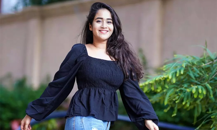  Deepthi Sunaina Shocking Comments On His Father Details, Deepthi Sunina,shanmukh-TeluguStop.com