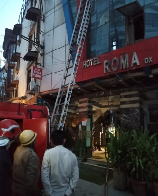  Delhi: Fire Breaks Out In Paharganj Hotel, 10 Rescued-TeluguStop.com