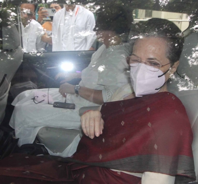  Delhi Police Hired 100 Photographers To Capture Cong Moves During Rahul, Sonia's-TeluguStop.com