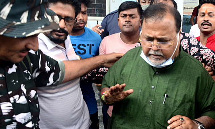  Ed Arrests Bengal Minister Partha Chatterjee Over Teacher Recruitment Scam Detai-TeluguStop.com