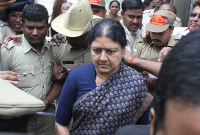  Eps' Interim Gen Secy Post Invalid, I Must Be Made Leader: Sasikala-TeluguStop.com