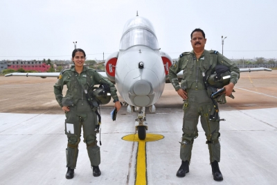  Father-daughter Duo Create History, Fly Hawk-132 Aircraft In Same Formation-TeluguStop.com