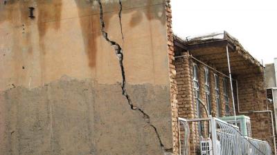  Five Killed, 49 Injured As Three Quakes Rock Iran-TeluguStop.com