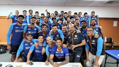  Gives A Lot Of Happiness In India Doing Well In Both Departments: Shikhar Dhawan-TeluguStop.com