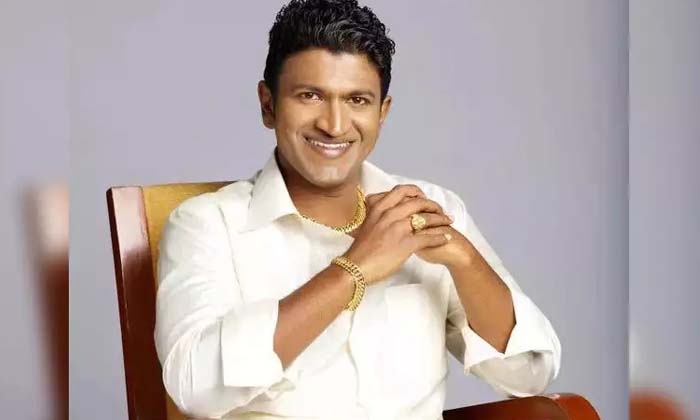  Star Heros Who Suffered With Heart Attack , Puneeth Rajkumar , Chiranjeevi Sarj-TeluguStop.com