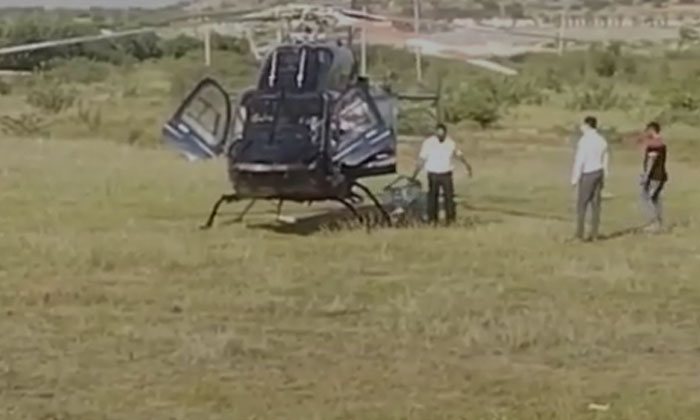  The Helicopter Landed On A Private Land In Penukonda Erramanchi Of Srisatyasai D-TeluguStop.com