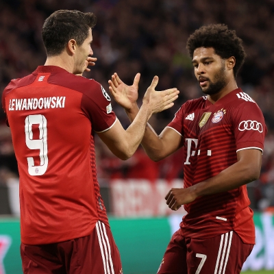  Hugging-day At Bayern Munich's Training Ground As Lewandowski Gets Ready For Bar-TeluguStop.com