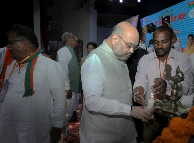  It Man-turned-bjp Worker Walking Barefoot Since 2012 To See Modi Become Pm, Now-TeluguStop.com