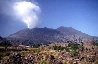  Japan Volcano Erupts For 2nd Straight Day-TeluguStop.com