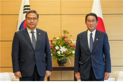  Japanese Pm Meets Skorean Fm On Bilateral Ties-TeluguStop.com