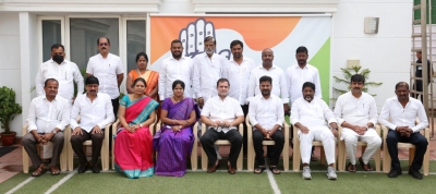  Jolt To Trs As A Mayor Joins Congress-TeluguStop.com
