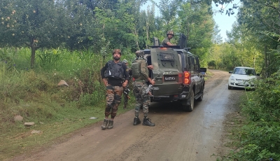  Lashkar Terrorist Killed In Kashmir Gunfight (ld)-TeluguStop.com