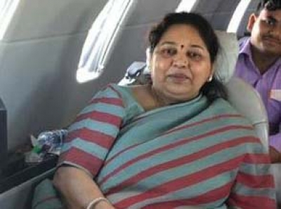  Mulayam Singh Yadav's Wife Passes Away-TeluguStop.com