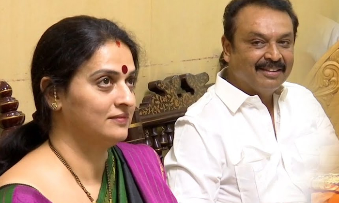  Netizens Trolling Senior Naresh And Pavitra Lokesh Details Here Goes Viral,senio-TeluguStop.com