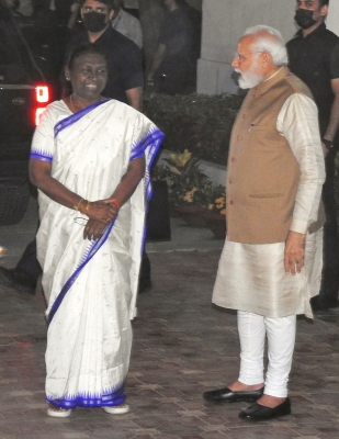  Pm Meets Droupadi Murmu After Her Victory-TeluguStop.com