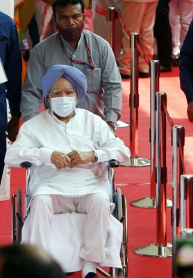  Prez Poll: Ailing Ex-pm Manmohan Singh Came On A Wheelchair To Cast Vote-TeluguStop.com
