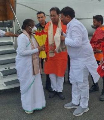  Prez Poll: Nda Candidate Draupadi Murmu Arrives In Patna-TeluguStop.com