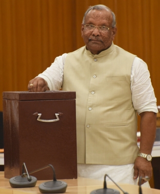 Prez Poll: Ruling, Oppn Leaders Cast Their Votes In Bihar Assembly-TeluguStop.com