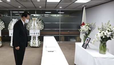  S.korea Prez Yoon Visits Mourning Altar For Ex-japan Pm Abe-TeluguStop.com