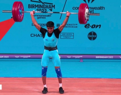 Sanket Mahadev Sargar Wins Silver In Weightlifting; Bags India's First Medal In Sanket Mahadev Sargar Wins Silver In Weightlifting; Bags India's First Medal In-TeluguStop.com