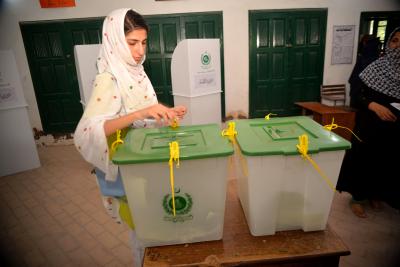  Sporadic Incidents Of Violence In Pak's Punjab Province Bypolls-TeluguStop.com