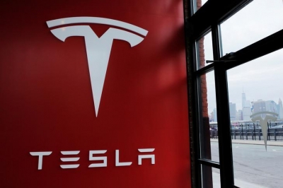  Us Opens Probe In Another Tesla Crash That Killed Motorcyclist-TeluguStop.com