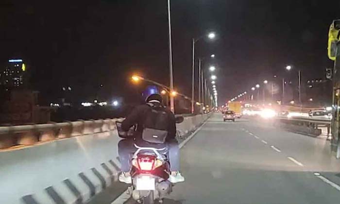 Do You Have To Fly With The Times An Employee Who Is Doing Duty While Riding A Do You Have To Fly With The Times An Employee Who Is Doing Duty While Riding A-TeluguStop.com