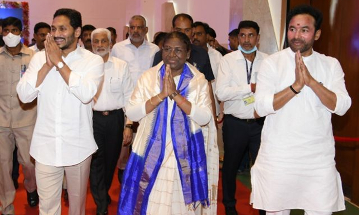 Why Ycp Leaders Jagan Mohan Reddy Supporting Nda President Candidate Draupadi Mu Why Ycp Leaders Jagan Mohan Reddy Supporting Nda President Candidate Draupadi Mu-TeluguStop.com