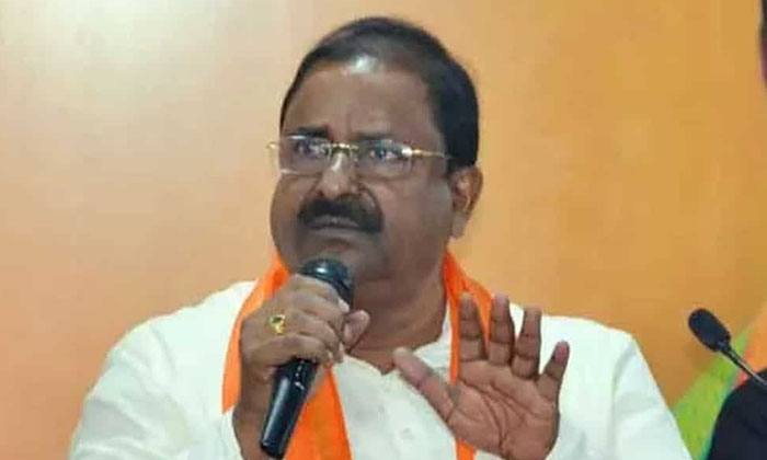  Bjp March In Ap. Rose Leaders Satire On Jagan, Ap Poltics, Ys Jagan Somu Veerraj-TeluguStop.com