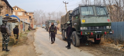  3 Let Terrorists Trapped In J&k's Budgam Encounter (ld)-TeluguStop.com