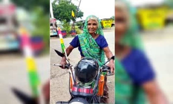  80 Years Old Lady Drive Bike 600 Km To Baba Ramdevra Temple In Mp, Grand Mother-TeluguStop.com