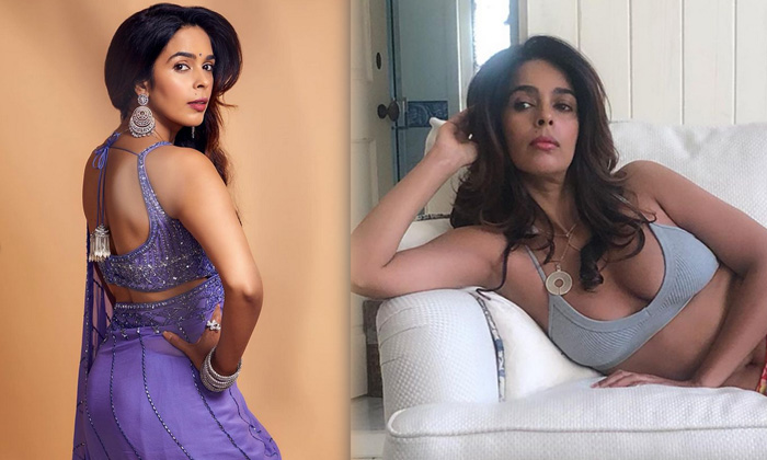 Actress Mallika Sherawat Melts Our Hearts - @mallikasherawat Actressmallika Mallikasherawat High Resolution Photo